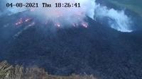 Asap memuntahkan kubah gunung berapi La Soufriere yang bersinar di Saint Vincent dan Grenadines [UWI Seismic Research Centre]