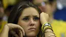 Tatapan kosong suporter Brasil usai menyaksikan kekalahan tim Selecao dari Belanda 0-3 di laga perebutan tempat ketiga di Stadion Nasional Brasilia, (13/7/2014). (AFP PHOTO/Fabrice Coffrini)