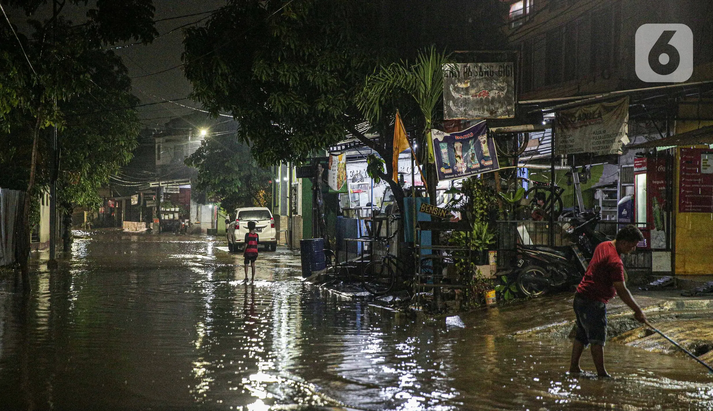 FOTO: Permukiman Mampang Prapatan Tergenang Banjir - Foto Liputan6.com