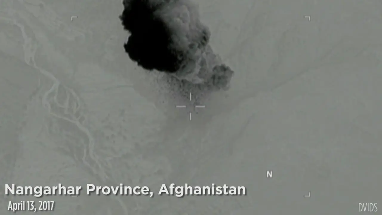 Pada Kamis 13 April 2017, Amerika Serikat menjatuhkan bom non-nuklir terbesarnya ke area Afghanistan timur.  (Department of Defense/DOD)