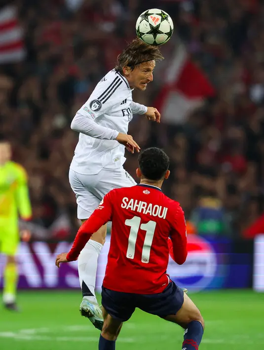 Kedua tim tampil terbuka dan saling adu serang. (FRANCK FIFE/AFP)