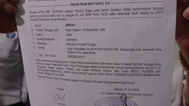 Keluarga terpidana kasus pembunuhan Vina dan Eky Cirebon resmi melaporkan Abdul Pasren atas kesaksian bohong ke Bareskrim Polri, Jakarta Selatan, Selasa (25/6/2024). (Merdeka.com/Bachtiarudin Alam)