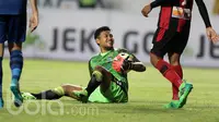 Pemain Persib Bandung, M. Natshir saat melawan Persipura Jayapura pada lanjutan Liga 1 2017 di Stadion GBLA, Bandung, Minggu (7/5/2017). (Bola.com/Nicklas hanoatubun)
