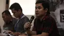 Sekjen AJI Indonesia Arfi Bambani merilis keterangan pers terkait pelanggaran terhadap hak warga negara berserikat dan berkumpul di Jakarta, (12/5). Kasus tersebut terjadi sejak Januari 2015 hingga Mei 2016. (Liputan6.com/Faizal Fanani)