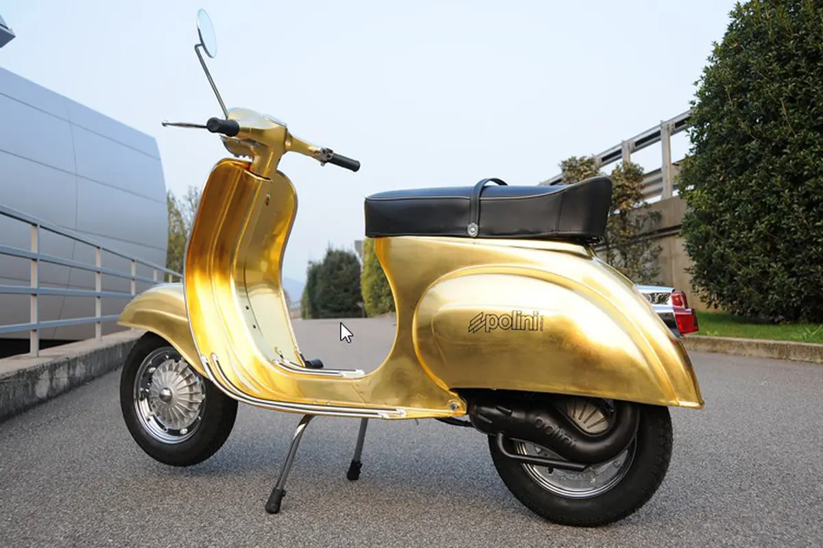 Begini Jadinya Kalo Bodi Vespa Primavera Berlapis Emas 23 Karat!