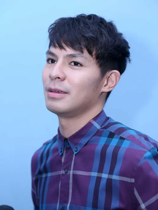 Bintang pemeran serial ‘Diam-diam Suka’ ini rupanya pernah mengatakan jika dirinya tidak ingin menjalin hubungan asmara dengan wanita yang dari kalangan artis. Ia justru ingin jalin hubungan dengan wanita biasa dan sederhana. (Nurwahyunan/Bintang.com)