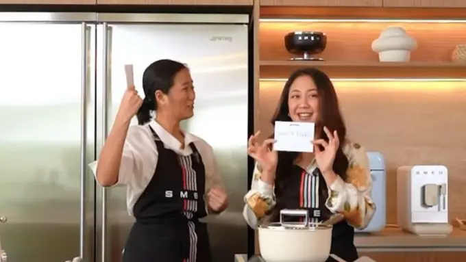 Sherina Munaf coba resep Turkish Eggs bareng Chef Renatta. (credit:instagram.com/sherinamunaf/smeg.id)