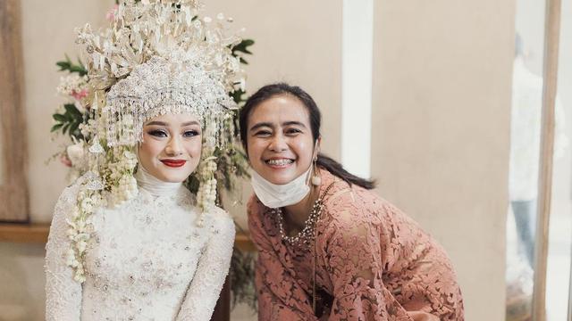 6 Potret Kebersamaan Dinda Hauw dan Manajernya, Bak Saudara Kandung