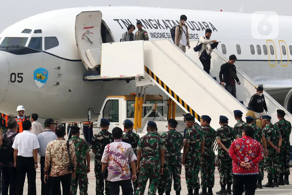 Diangkut dengan Pesawat TNI AU, 75 Orang WNI Tiba di Tanah Air