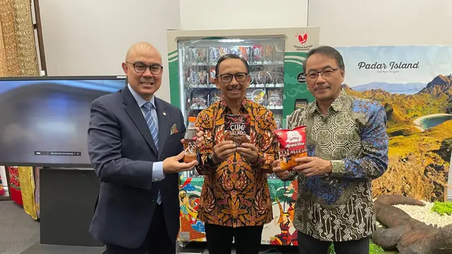 Peluncuran Indonesia Halal Vending Machine di Tokyo.
