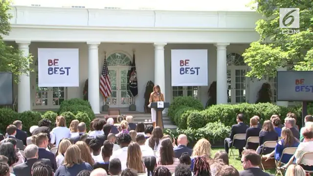 Melania Trump meluncurkan program Be Best! untuk memberdayakan media sosial. Sebelumnya, Michele Obama sempat meluncurkan program Let's Move! Untuk mengurangi angka obesitas.