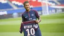 1. Neymar Jr – Diboyong PSG dari Barcelona dengan harga 222 juta euro menjadikan pria asal Brasil ini pemain termahal di dunia. Kelihaiannya dalam mengolah si kulit bundar membuat Les Parisiens tak ragu membajaknya ke Paris. (AFP/Lionel Bonaventure)