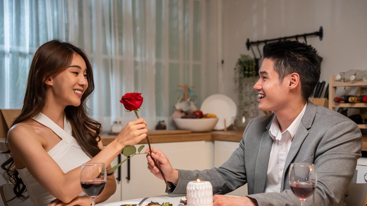 60 Pantun Bahasa Jawa Romantis untuk Mengungkapkan Rasa tanpa Canggung