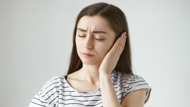 Ilustrasi telinga bermasalah, berdengung