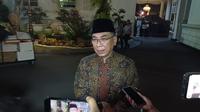 Ketum PBNU KH Yahya Cholil Staquf alias Gus Yahya bertemu Presiden Jokowi di Istana, Rabu (14/8/2024). Gus Yahya mengaku sempat membicarakan soal konflik PBNU dan PKB. (Liputan6.com/Lizsa Egeham)