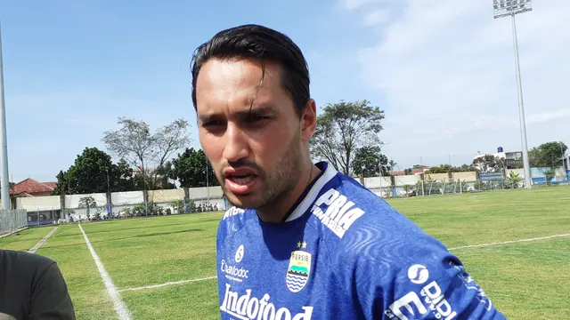 Ezra Walian