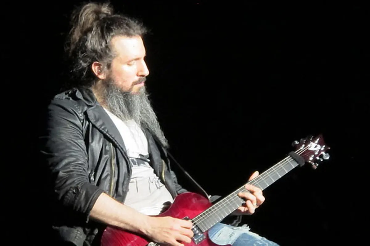 ron-bumblefoot-thal-131113c.jpg