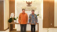 Menteri Ekonomi Kreatif/Kepala Badan Ekonomi Kreatif (Menekraf/Kabekraf) Teuku Riefky Harsya mengunjungi Menteri Koordinator Bidang Perekonomian, Airlangga Hartarto untuk membahas pendanaan pelaku ekonomi kreatif (ekraf). (Dok Kementerian Ekonomi Kreatif)