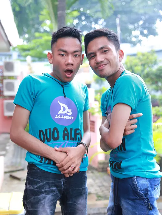 “Sebelum perform kami berdua latihan olah vocal dan koreografi  secara rutin agar terlihat sempurna saat kami berdua beridri di atas panggung tentunya kami akan berusaha semaksimal mungkin” komentar Duo Alvin. (Galih W.Satria/Bintang.com)