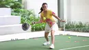 Melalui inisiatif ini, diharapkan kebaya terus dirayakan sebagai warisan budaya yang hidup, tumbuh, dan relevan bagi generasi masa kini. Tampak dalam foto, selebritis Ririn Ekawati saat mengikuti kegiatan Padel Berkebaya di Bounce Padel Club, Jakarta, Sabtu (7/2/2026). (Kapanlagi.com/Budy Santoso)