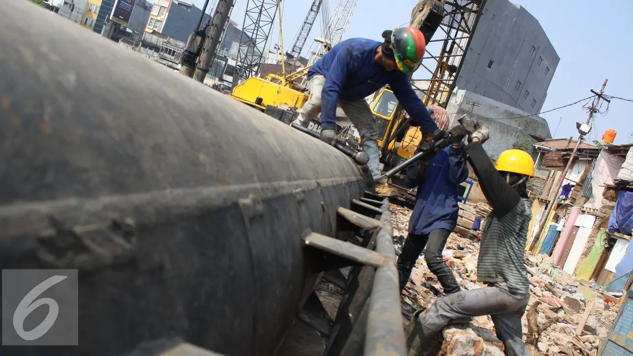 Pemprov DKI Targetkan Pemasangan Turap Kali Ciliwung Kelar Tiga Bulan