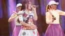 Pedangdut Via Vallen tampil menghibur penonton dalam acara SCTV Music Awards 2018 di Studio 6 Emtek, Jakarta, Selasa (27/4). SCTV Music Awards 2018 adalah ajang penghargaan bagi para musisi tanah air. (Liputan6.com/Faizal Fanani)