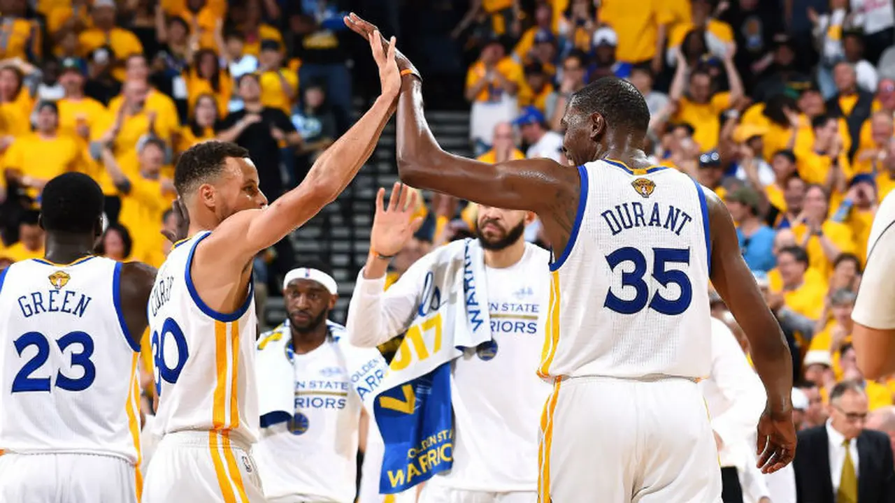 Stephen Curry dan Kevin Durant.