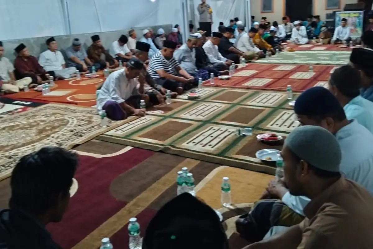 Doa bersama masyarakat dan salawatan berharap Pilkada Rohul berjalan damai dan kondusif.
