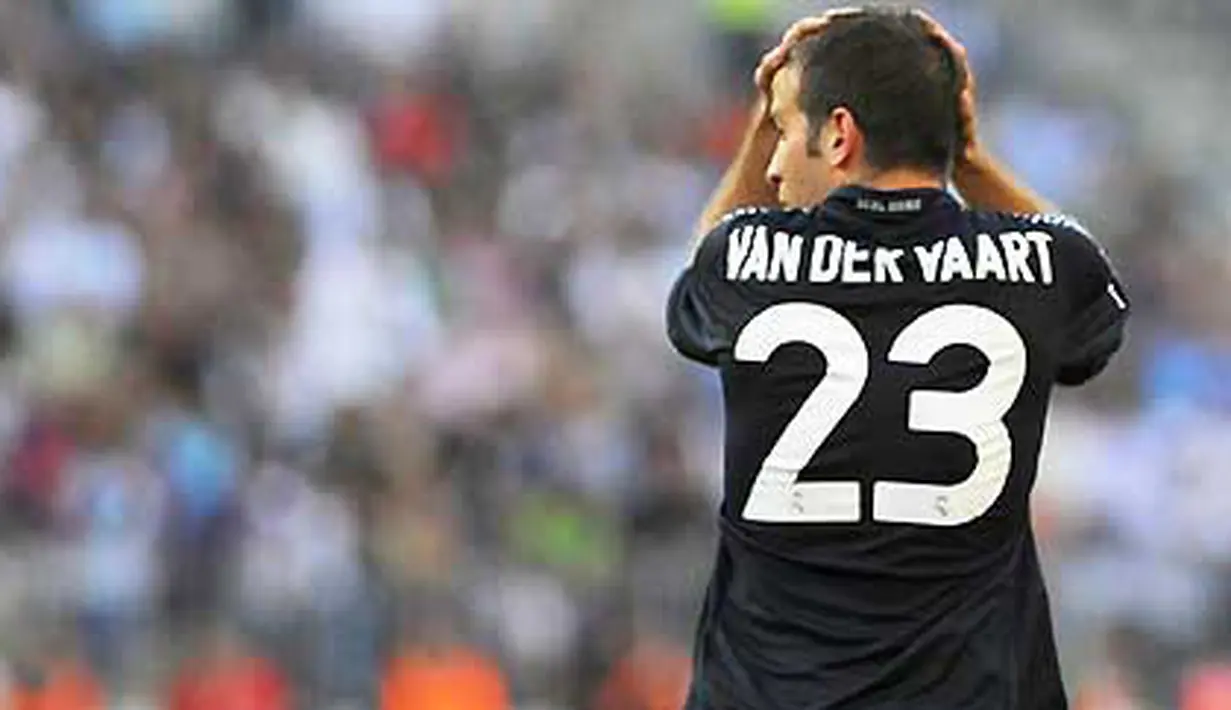 Ekspresi gelandang Real Madrid asal Belanda Rafael van der Vaart di laga lanjutan La Liga melawan Malaga di Rosaleda Stadium, 16 Mei 2010. AFP PHOTO / JORGE GUERRERO. 