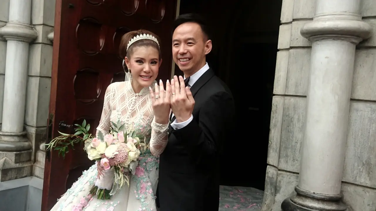 [Bintang] Olga Lidya NIkah