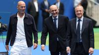 Pada presentase yang berlangsung meriah, turut hadir Presiden Real Madrid Florentino Perez dan legenda klub yang juga dari Prancis, Zinedine Zidane. (Pierre-Philippe MARCOU / AFP)