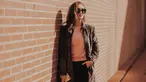 Menggunakan kaus berwarna dusty pink, Ranty Maria terlihat memadukannya dengan sebuah jaket berwarna gelap. Penampilan kasual Ranty Maria saat liburan ini pun tetap terlihat menawan. (Liputan6.com/IG/@rantymaria)