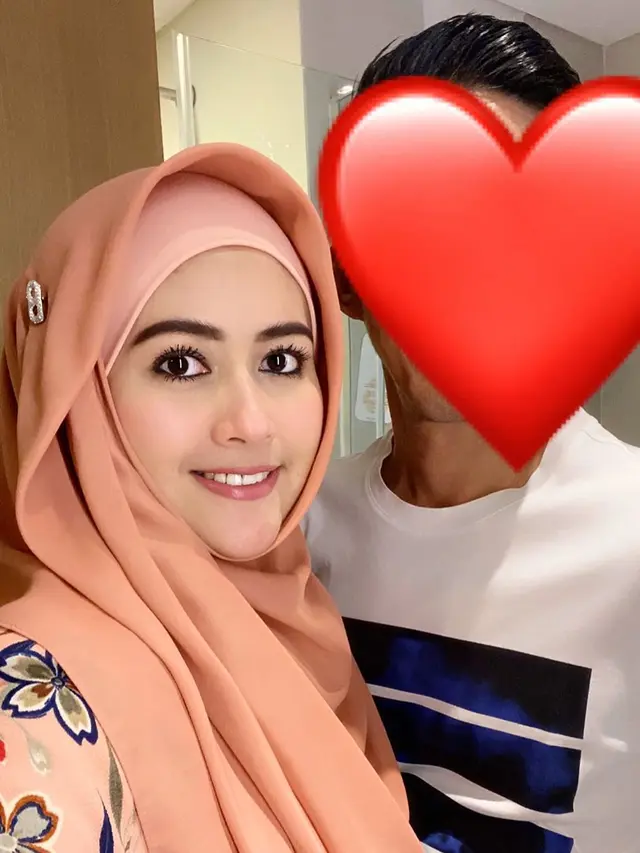 Sempat Dirahasiakan, Ini 6 Potret Meggy Wulandari Bersama Suami Barunya