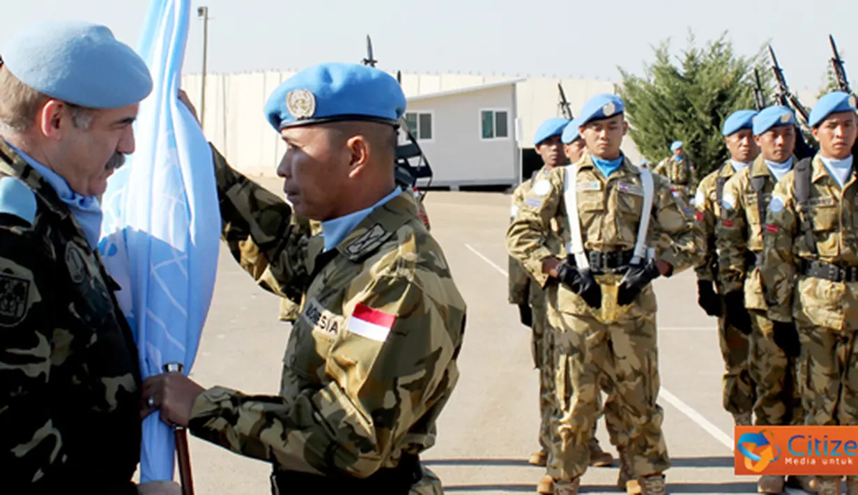 Citizen6, Lebanon: Pelaksanaaan upacara serah terima dipimpin langsung oleh Komandan Seceast UNIFIL Brigjen Fernando Guitierrez Diaz de Otazu, di Markas Indobatt POSN 7-1 Adshit al Qusayr, Lebanon Selatan, Senin (28/11). (Pengirim: Badarudin Bakri)