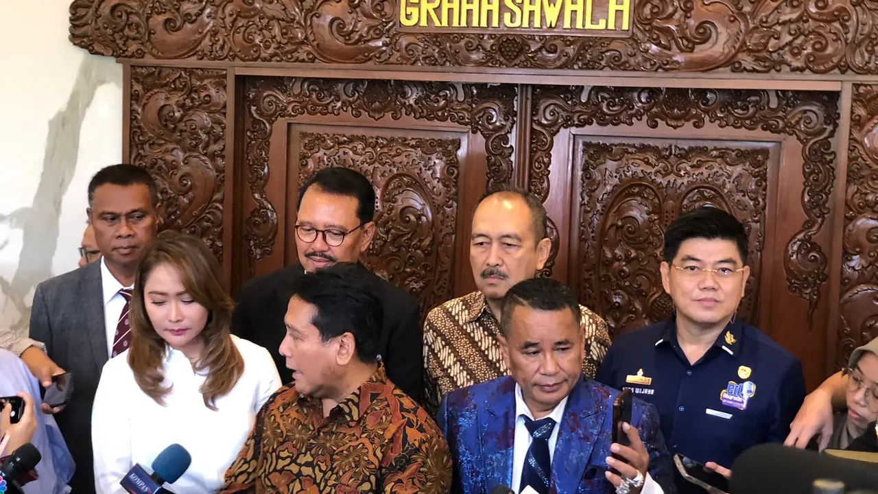 Pengacara Hotman Paris Hutapea dan Pengusaha  Hariyadi Sukamdani di kantor Kementerian Koordinator Bidang Perekonomian di Lapangan Banteng, Jakarta Pusat, Senin (22/1/2024).