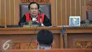 Hakim Tunggal, Amat Khusairi  saat memimpin sidang praperadilan Ilham Arief Sirajuddin di Pengadilan negeri Jaksel, Jumat (3/7/2015). Agenda sidang menghadirkan saksi fakta dan penyerahan berkas oleh tim kuasa hukum KPK. (Liputan6.com/Yoppy Renato)