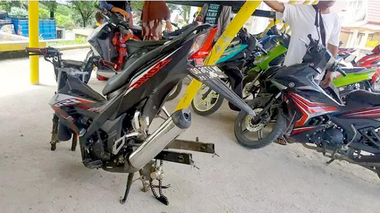 Kondisi sepeda motor milik Ahmad usai digasak maling Fto:gopos.id (Arfandi Ibrahim/Liputan6.com)
