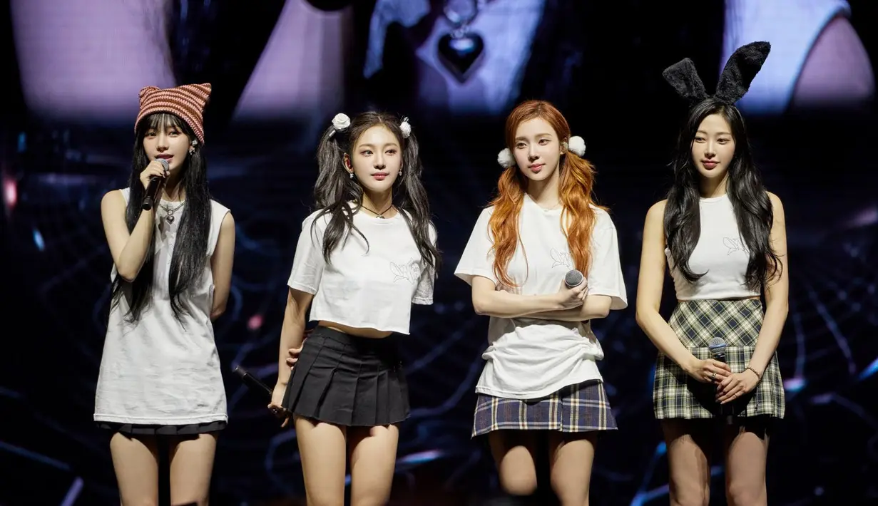 "Kami tidak percaya bahwa kami telah menyelesaikan tur pertama kami. Waktu berlalu sangat cepat! Kami akan kembali dengan lebih hebat lagi, jadi mohon nantikan kami!" tutup aespa. (Foto: Twitter/ SMTOWNGLOBAL)