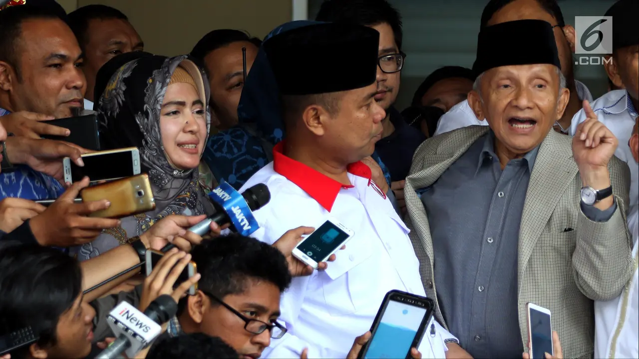 6 Jam Diperiksa Penyidik, Amien Rais Tebar Senyum Tinggalkan Mapolda