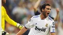 Raut kegembiraan Gonzalo Higuain yang mencetak satu gol kemenangan 2-0 yang dipetik Real Madrid atas Ajax di laga pertama babak penyisihan Liga Champions di Bernabeu, 15 September 2010.AFP PHOTO/JAVIER SORIANO