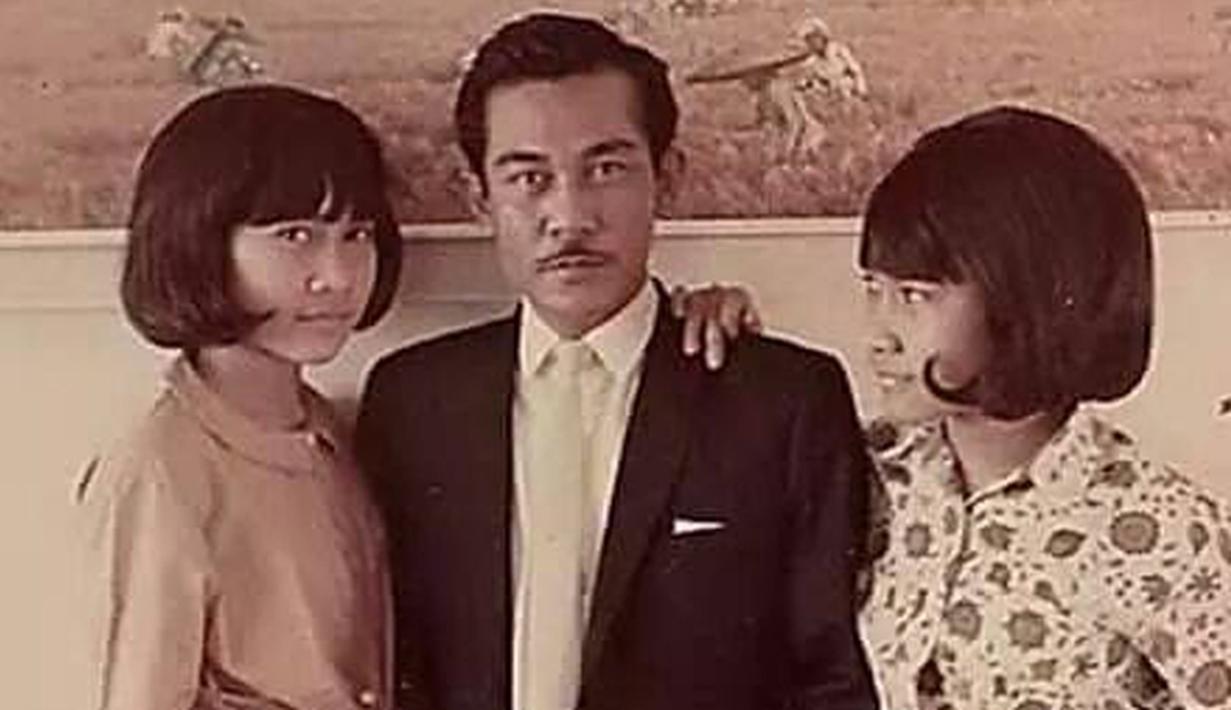 gambar pengusaha sukses indonesia Biografi Lengkap Bob Sadino Pengusaha Sukses Indonesia 