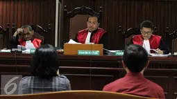 Hakim saat mendengarkan keterangan saksi  pada sidang lanjutan terdakwa korupsi wisma atlet Jakabaring Rizal Abdullah di Pengadilan Tipikor, Jakarta, Senin (24/8/2015). Sidang beragendakan pemeriksaan saksi. (Liputan6.com/Helmi Afandi)