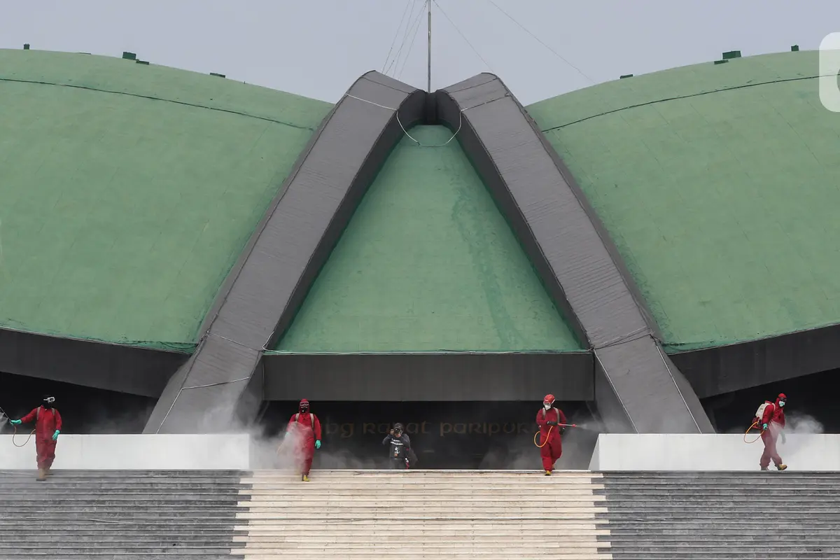 Gedung DPR Kembali Disemprot Disinfektan