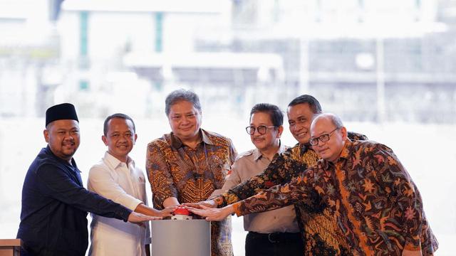 Menteri Koordinator Bidang Perekonomian Airlangga Hartarto dalam Peresmian Operasi Smelter PT Freeport Indonesia (PTFI) di KEK Gresik, Kamis (27/06)