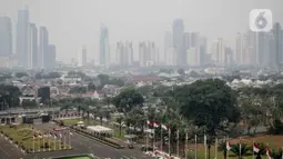 Jakarta pada Kamis (31/8/2023) menempati peringkat pertama sebagai kota paling berpolusi di dunia dalam hal kualitas udara. (Liputan6.com/Faizal Fanani)