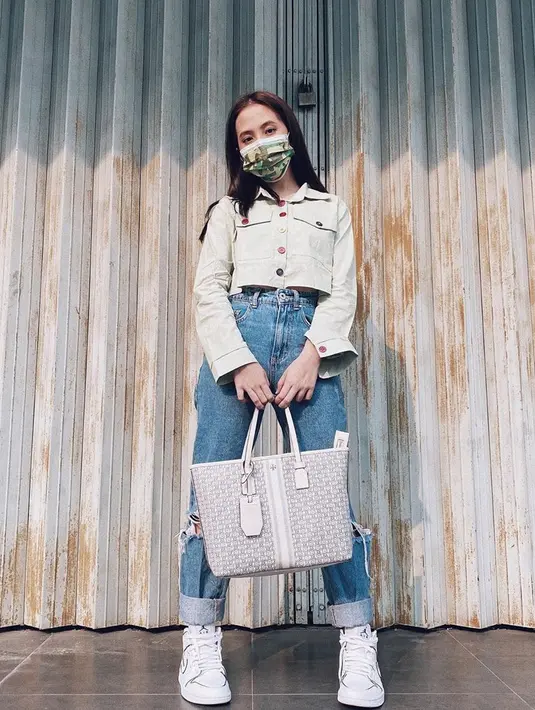 Terlepas dari impiannya tersebut, Zara merasa apa yang telah didapatkannya menjadi tanggung jawab untuk membuktikan diri. Ia juga ingin terus menjaga dan memelihara kemapanan yang kini mulai diraihnya di dunia hiburan. (Instagram/zaraadhsty)