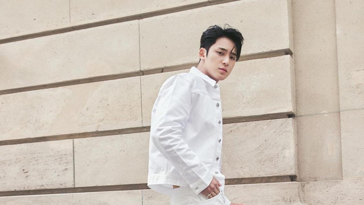 Tampil Rebel hingga Formal, Mingyu SEVENTEEN Tebar Pesona Sambil Pamer Otot di Campaign Terbaru Calvin Klein
