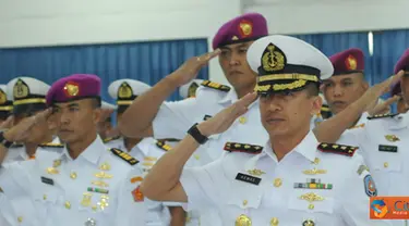 Citizen6, Surabaya: Dari jumlah 150 orang tersebut, 144 orang diantaranya berasal dari TNI AL, empat orang dari TNI AD, dan dua orang dari TNI AU. Terdapat tiga personil Kowal s ekaligus menjadi warna Diklapa angkatan ke - 20 kali ini. (Pengirim: Penkoban