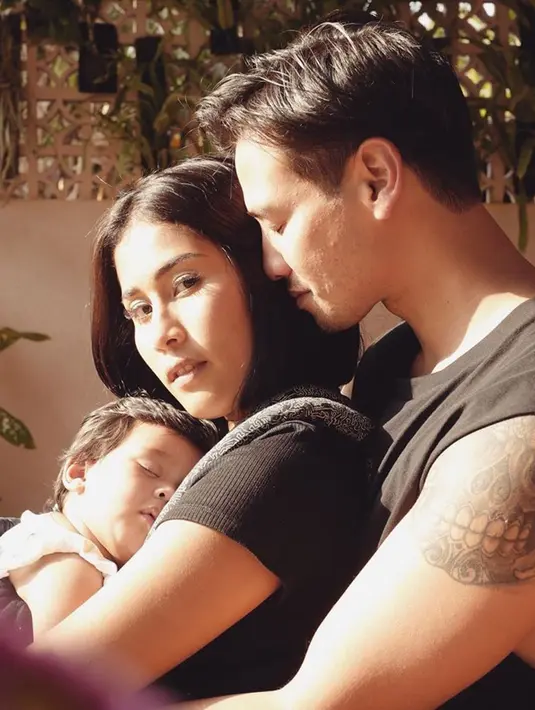Momen liburan Tarra Budiman bersama keluarga kecilnya ini dimanffatkan sebaik-baiknya. Mengingat Tarra Budiman adalah seorang aktris yang memiliki banyak kegiatan. (Liputan6.com/IG/@tarrabudiman)