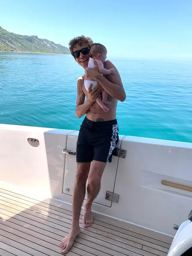 Sudah Jadi Orang Tua, Ini 5 Potret Valentino Rossi Bersama Buah Hati